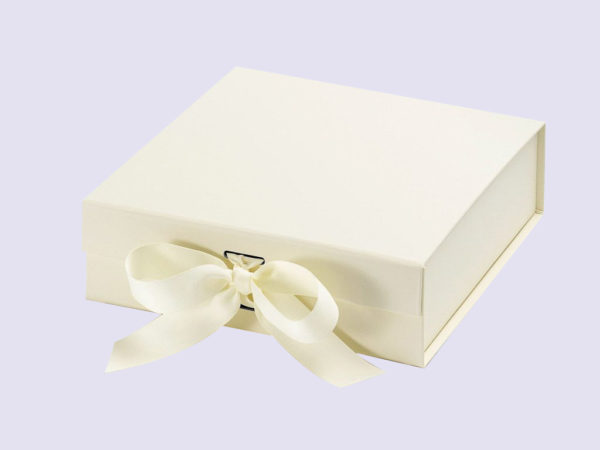 Ivory Medium Gift Boxes with changeable ribbon